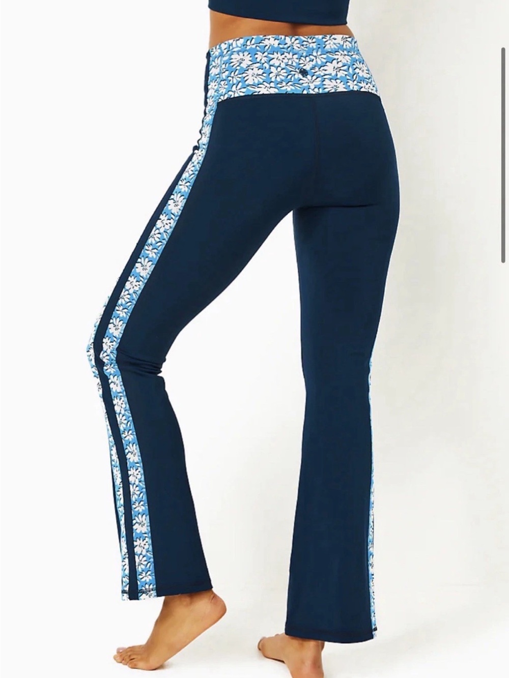 T2) Lilly Pulitzer ❤️Navy flare Pants with Floral Side Stripe - Picture 2 of 14